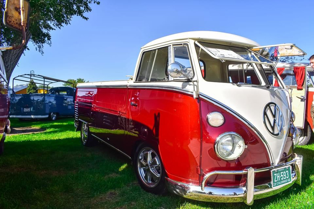 VW Singlecab with a two tone paint job
