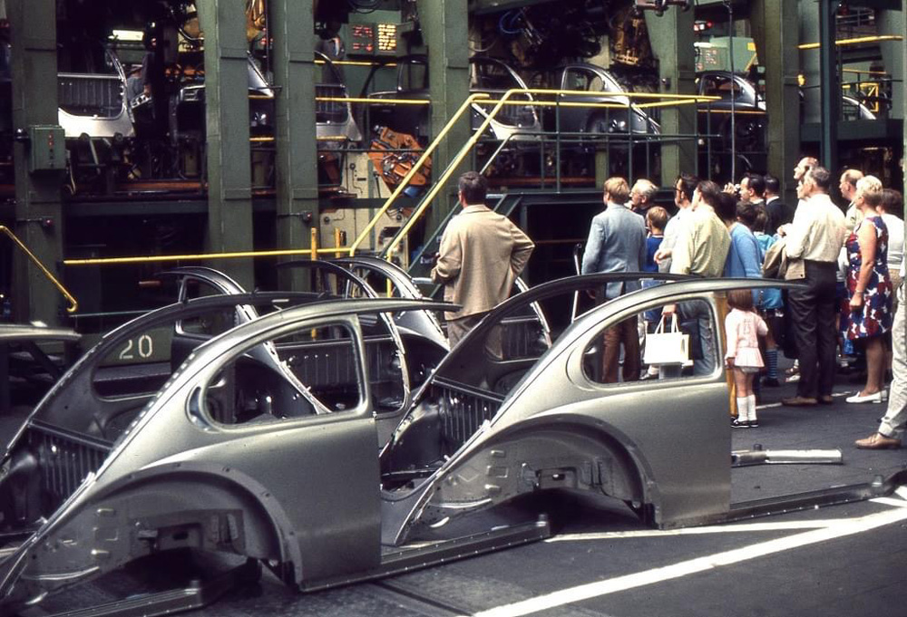 The new 1302 has the crescent-shape 
      air extractor vents